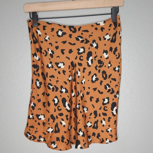 Urban outfitters leopard print swingy satin skirt - Picture 4 of 8